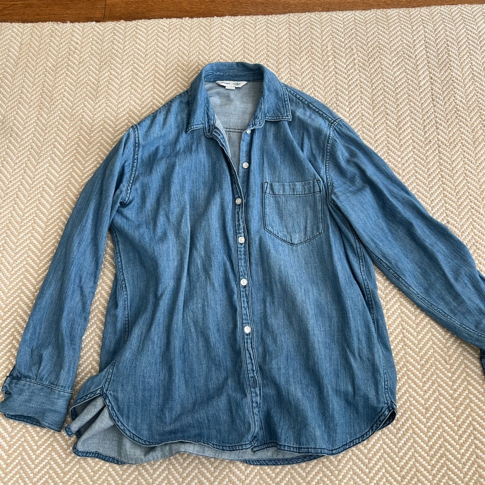 Old Navy denim boyfriend shirt. Size Medium